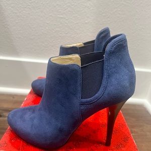 BRAND NEW: Guess boots